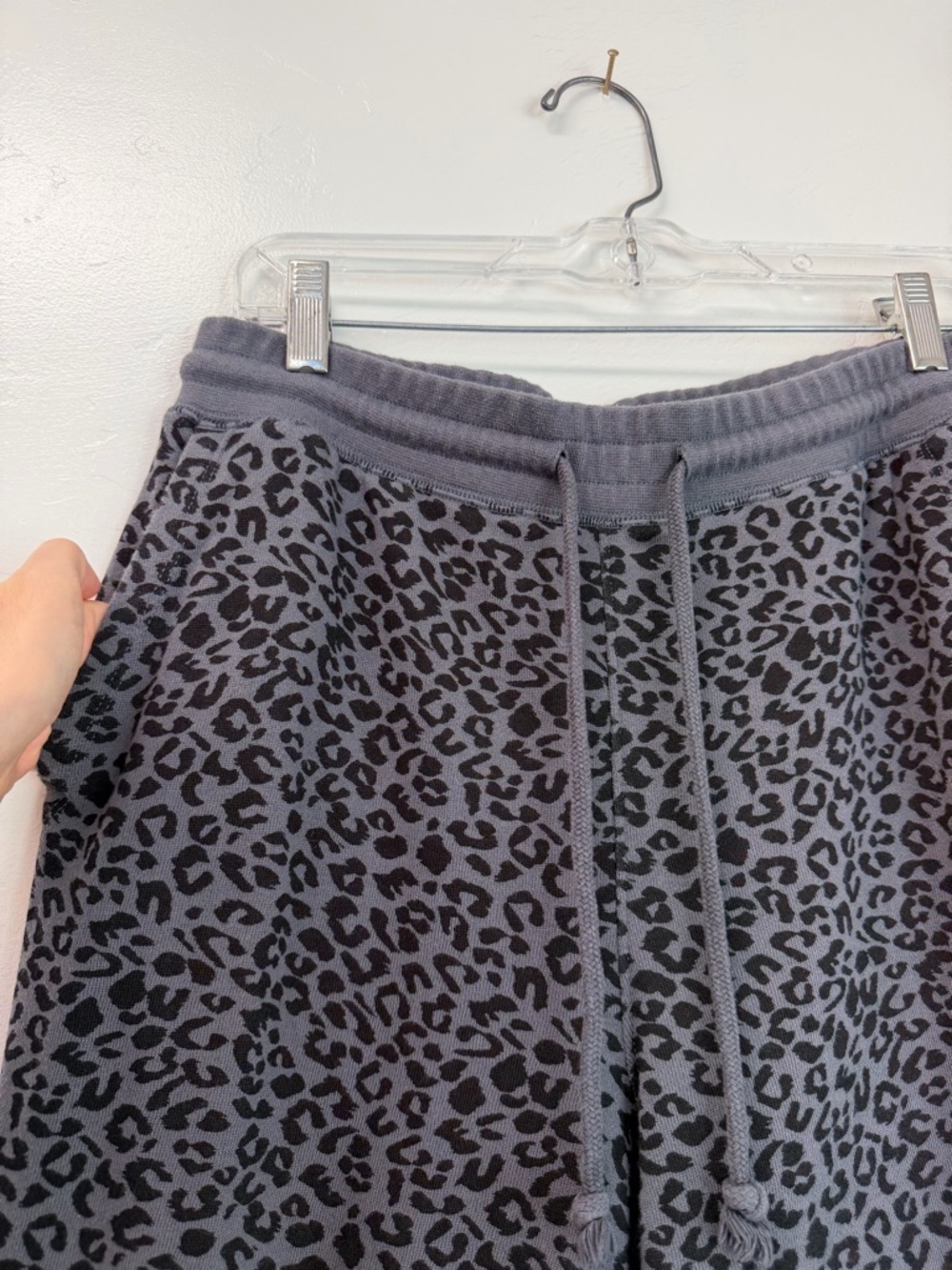 Rails Marcie Cheetah Print Grey Cotton Blend
Sweatshirt and Jogger Set Size M - Picture 10 of 17